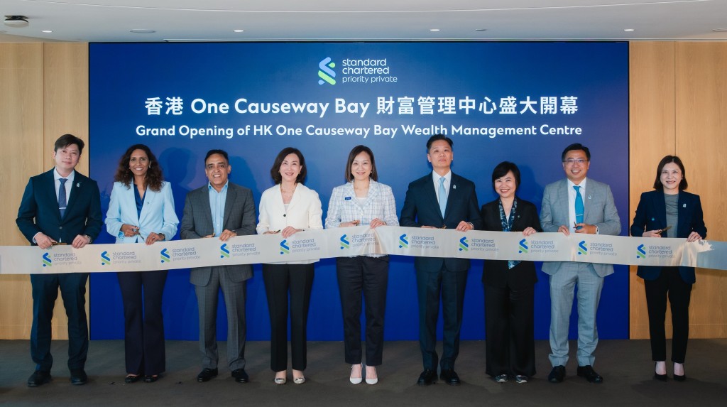 Judy Hsu (centre); Stephen Man (second from right)