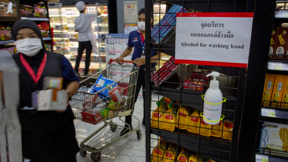 Supermarket staff in Bangkok take precautions today. Most popular shopping malls remained shut in Bangkok, except supermarkets and pharmacies. Supermarket staff in Bangkok take precautions today. Most popular shopping malls remained shut in Bangkok, except supermarkets and pharmacies.