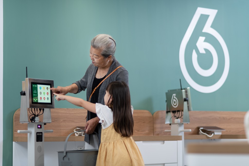 The EPD plans to turn all 82 Recycling Stores into 24-hour self-service smart recycling facilities. The EPD plans to turn all 82 Recycling Stores into 24-hour self-service smart recycling facilities.