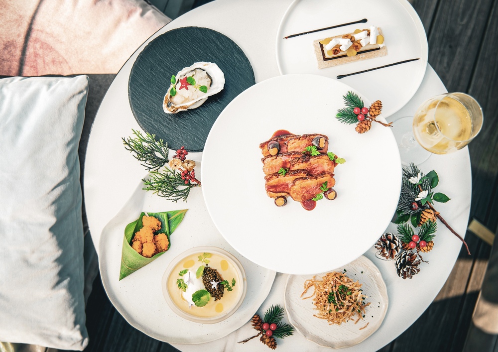 SKYE Roofbar and Dining, is set to elevate the festive spirit with a special Christmas brunch and dinner menu. SKYE Roofbar and Dining, is set to elevate the festive spirit with a special Christmas brunch and dinner menu.