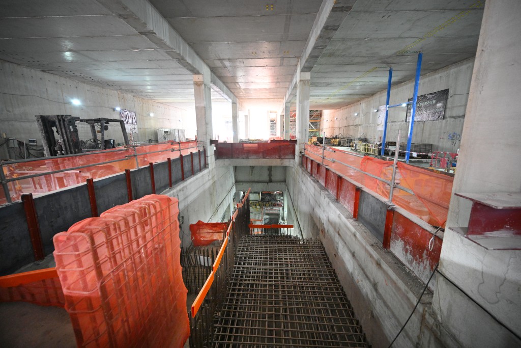 (sing tao file) Kwu Tong station is under construction and aims for  completion in 2027.