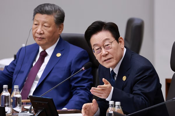 China’s President Xi Jinping and South Korea’s President Lee Jae Myung attend the Asia-Pacific Economic Cooperation (APEC) summit in Gyeongju, South Korea, November 1, 2025. Yonhap via REUTERS