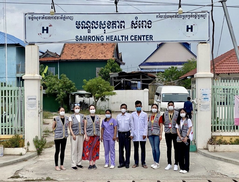 GX launched its vector-borne disease prevention and education programme in Phnom Penh, at Samrong Health Centre and donated mosquito lamps to the clinic and patients in the area. Interns Tiffany SHAM and Tayyab SHAHZADA participated in the education publicity programme. GX launched its vector-borne disease prevention and education programme in Phnom Penh, at Samrong Health Centre and donated mosquito lamps to the clinic and patients in the area. Interns Tiffany SHAM and Tayyab SHAHZADA participated in the education publicity programme.