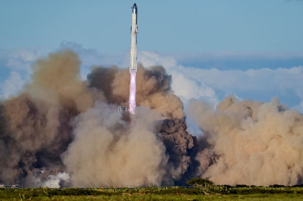 A SpaceX Super Heavy booster carrying the Starship spacecraft lifts off on its 11th test flight at the company's launch pad in Starbase, Texas, U.S., October 13, 2025. REUTERS/Steve Nesius