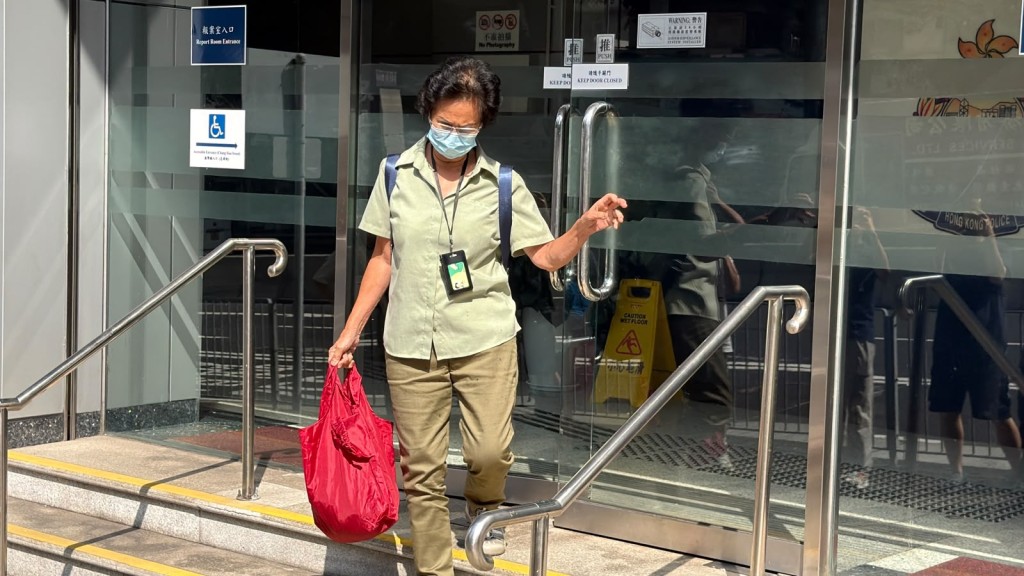 Among the three arrestees in the first round, both Chan Kwun-yuk and Fung King-man were affiliated with the notorious 'Mong Kok Shopping Tour Group' (Gau Wu Group). Among the three arrestees in the first round, both Chan Kwun-yuk and Fung King-man were affiliated with the notorious 'Mong Kok Shopping Tour Group' (Gau Wu Group).