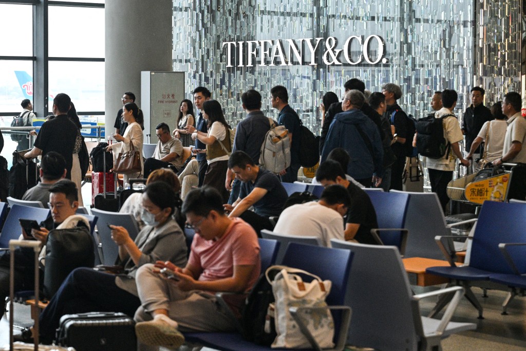 Photo by HECTOR RETAMAL / AFP Passengers waiting for their flight are seen next to a Tiffany & Co. shop at Shanghai Hongqiao International Airport in Shanghai, on May 20, 2026.