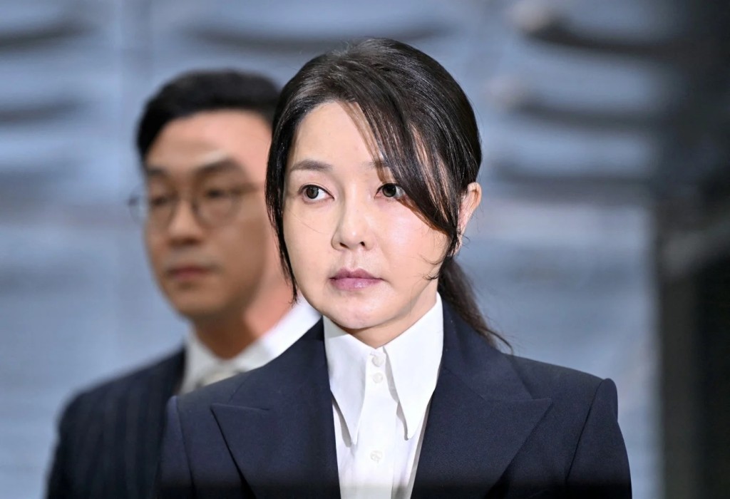 South Korea's former first lady Kim Keon Hee arrives at a court to attend a hearing to review her arrest warrant requested by special prosecutors at the Seoul Central District Court, in Seoul, South Korea Aug 12, 2025. JUNG YEON-JE/Pool via REUTERS