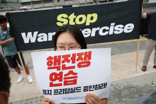 Anti-war protesters attend a rally calling for a halt to the annual Ulchi Freedom Shield joint military exercises between South Korea and the United States, in front of the U.S. Embassy in Seoul, South Korea, August 17, 2026. REUTERS/Kim Hong-Ji 