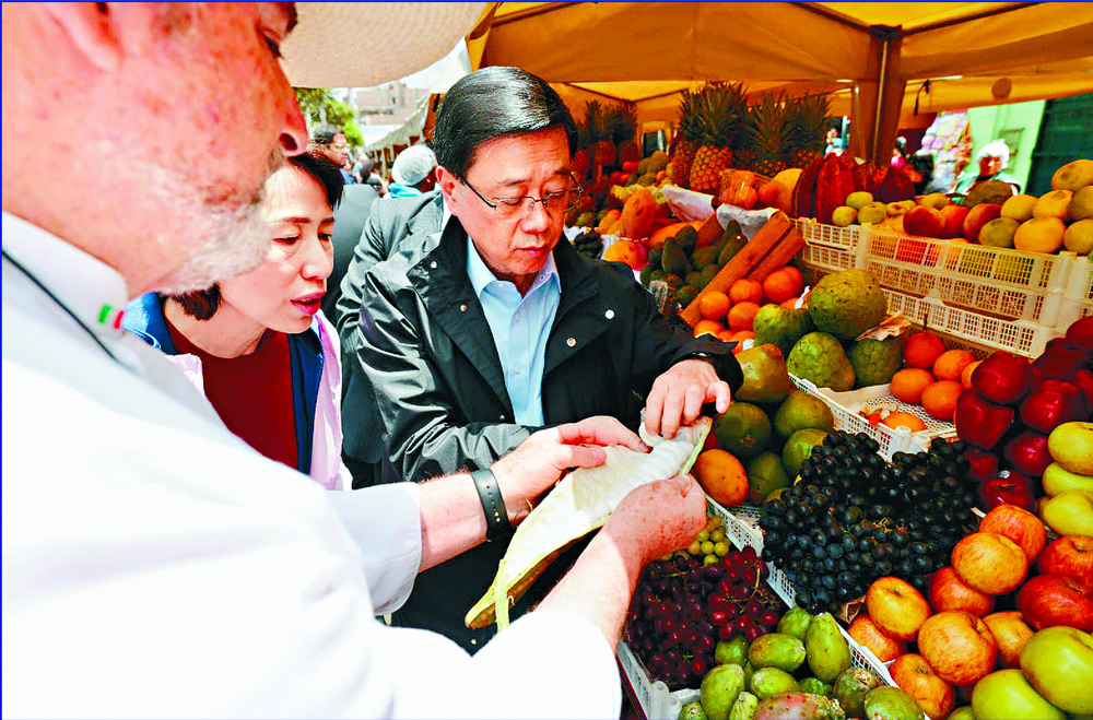 John Lee tastes native fruits and meets locals. John Lee tastes native fruits and meets locals.