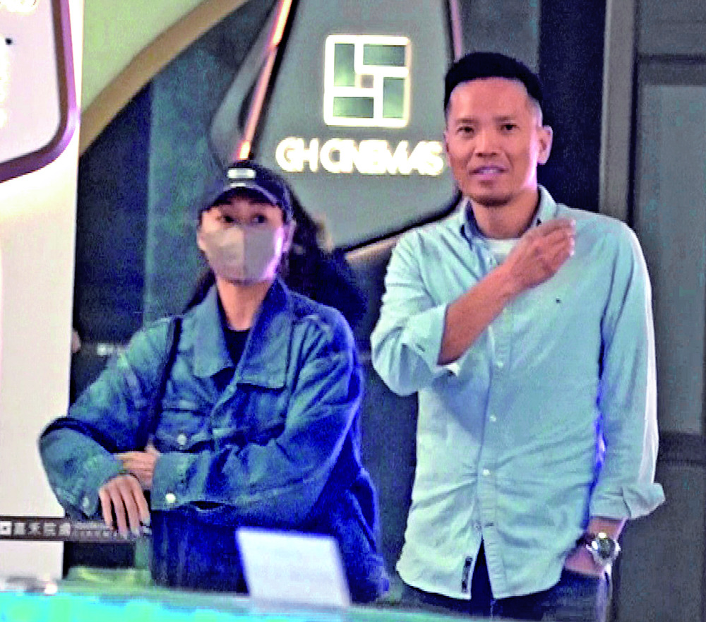 Nancy Wu was spotted dating 'Legendary Doctor' Akin Chan, with whom she may have gone skiing last November. This was the cover story of the latest issue of East Week. EAST WEEK