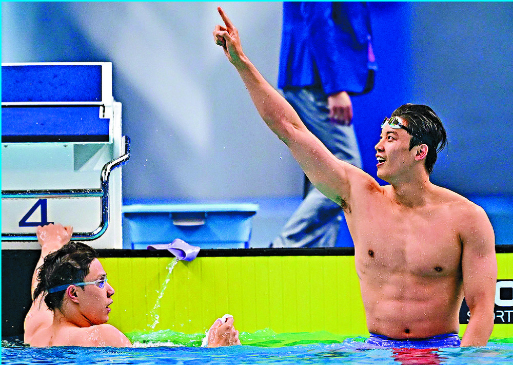 Wang Shun beat Qin Haiyang, left, for the gold medal in the 200-meter medley. AFP