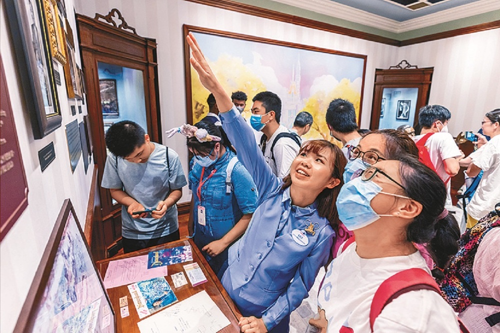The program aims to encourage the young artists to chase their dreams.