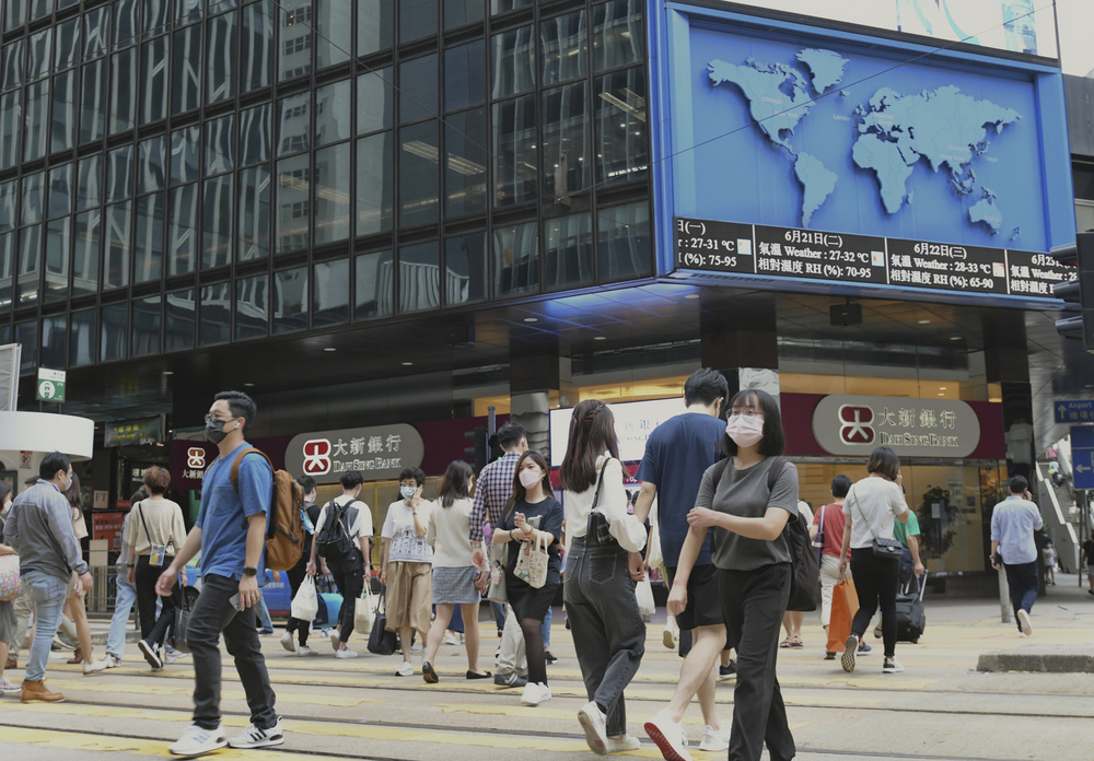 Hong Kong has an average IQ of 105.37 but Japan trumps all with 106.48. Hong Kong has an average IQ of 105.37 but Japan trumps all with 106.48.