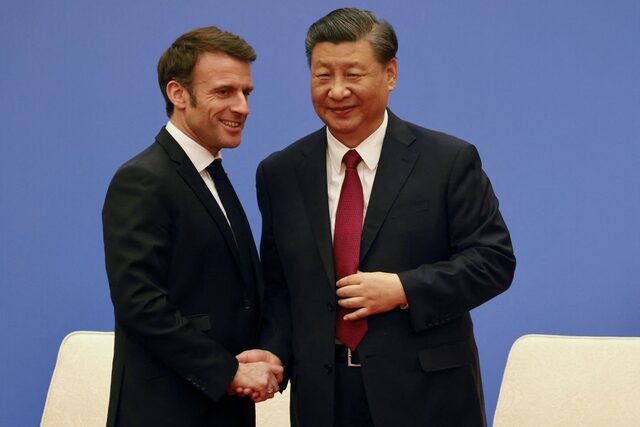 French President Emmanuel Macron and Chinese President Xi Jinping shake hands at a Franco-Chinese business council meeting in Beijing, China April 6, 2023. Ludovic Marin/Pool via REUTERS