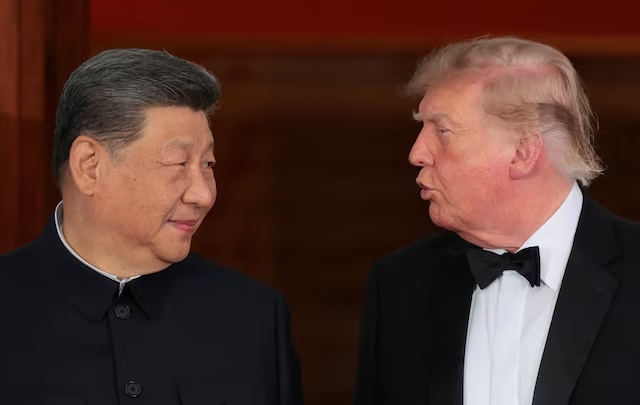 US President Donald Trump speaks with Chinese President Xi Jinping while welcoming him at the North Portico of the White House for a state dinner in Washington, D.C., US, September 24, 2026. REUTERS/Kylie Cooper