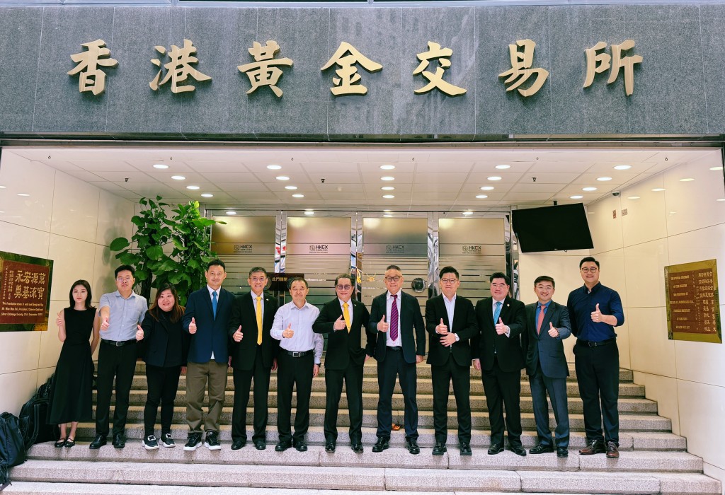 Haywood Cheung; Gavin Zhao, Chief Product and Technology Officer and Director at HKGXTS; Henry Chan, Director at HKGXTS; Brian Fung, Director at HKGXTS; Chen Ji, Director at HKGXTS; Guan Xiaolan, Executive President of Hundsun Technologies; Kan Xiaohui, General Manager of Hundsun Digital Intelligence Technology; and Ethan Yuan, Vice President of International Business and Regional General Manager of APAC North and ANZ, Alibaba Cloud Intelligence Group.