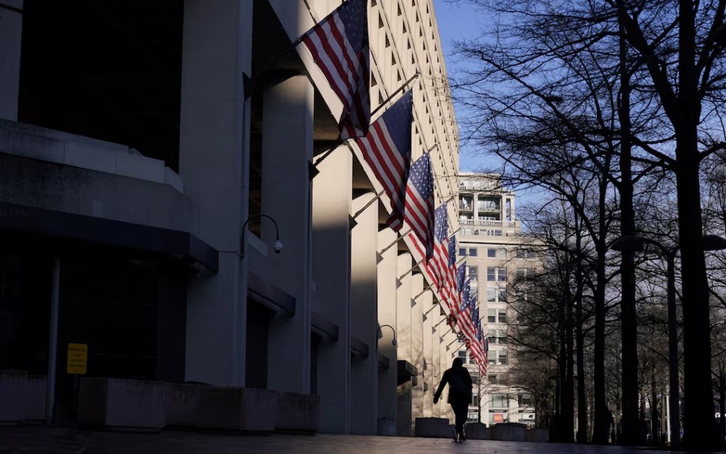 A pedestrian walks past the headquarters of the Federal Bureau of Investigation (FBI) in Washington, U.S., March 22, 2019. REUTERS/Joshua Roberts