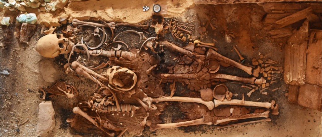 Human remains alongside pottery, amphorae, and other funerary objects were found in the tombs. (Ministry of Tourism and Antiquities' facebook page)