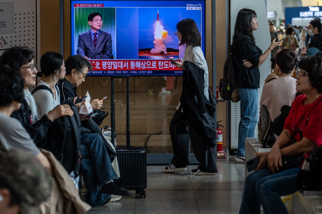 News coverage showing file footage of a North Korean missile launch is seen on a screen at Seoul Station in Seoul on October 12, 2026. (AFP)