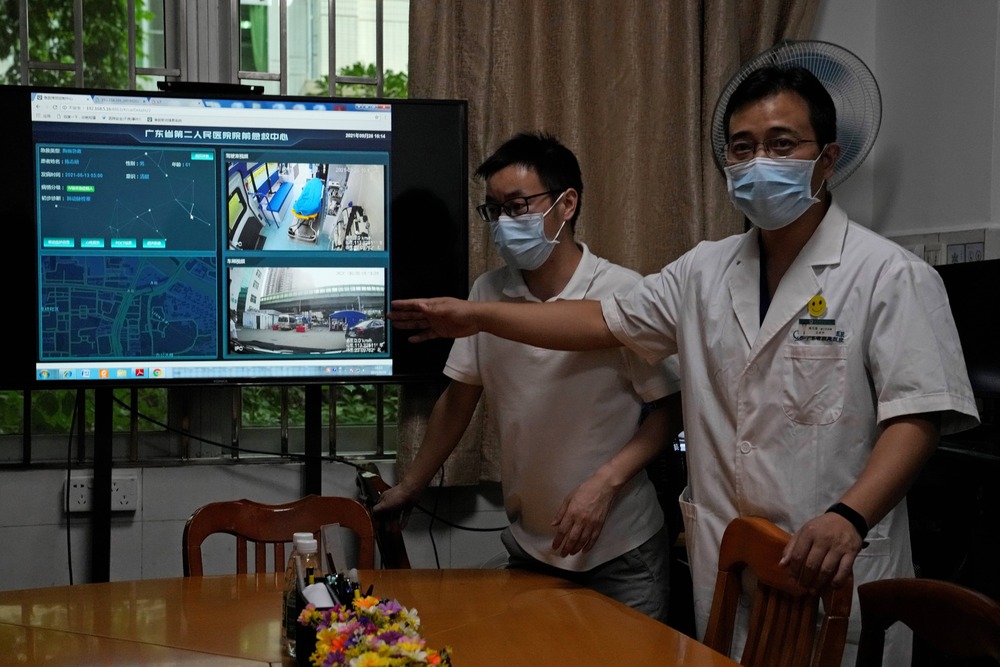 Liu Xingtao, director of the emergency department at Guangdong Second Provincial General Hospital, briefs visitors near a screen displaying the live feed from a 5G equipped ambulance. (AP Photo) Liu Xingtao, director of the emergency department at Guangdong Second Provincial General Hospital, briefs visitors near a screen displaying the live feed from a 5G equipped ambulance. (AP Photo)