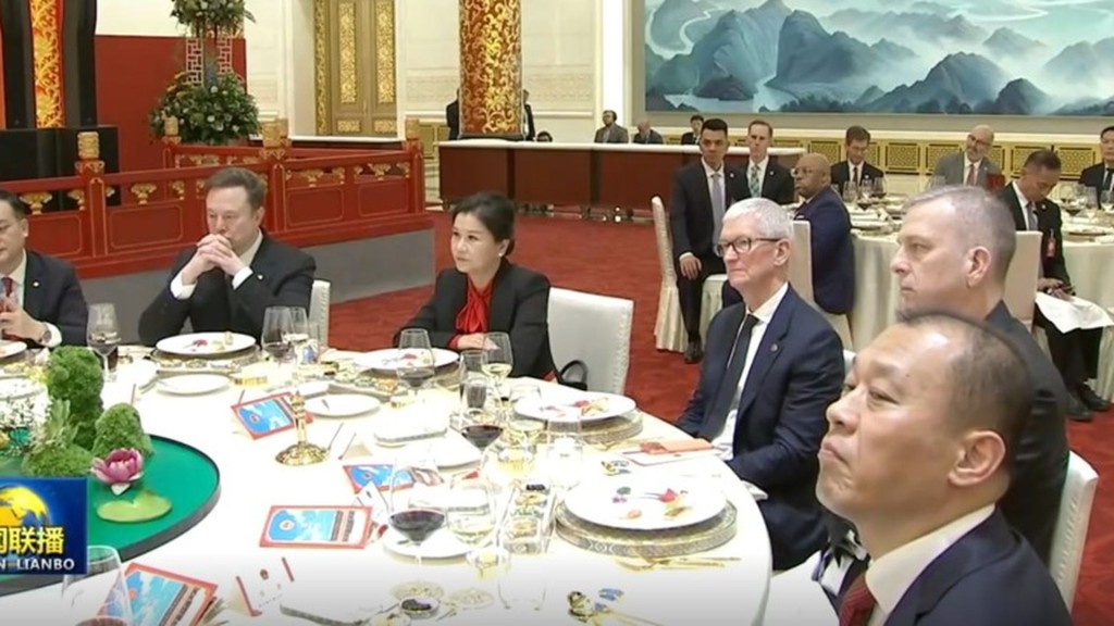 Zhou Qunfei sat between world's richest man Elon Musk and Apple CEO Tim Cook at a state banquet. Screenshot from CCTV