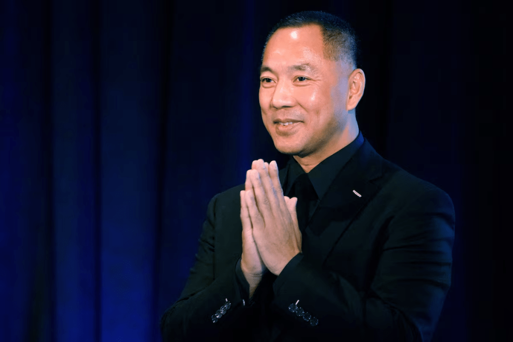 Guo Wengui (also known as Miles Kwok) holds a news conference with Steve Bannon in New York, New York, U.S., November 20, 2018. REUTERS/Carlo Allegri/File Photo