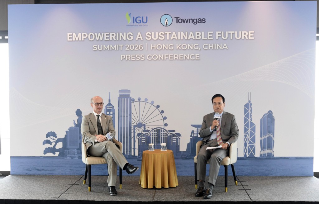 IGU president, Andrea Stegher(left) and Peter Wong Wai-yee, managing director of Towngas