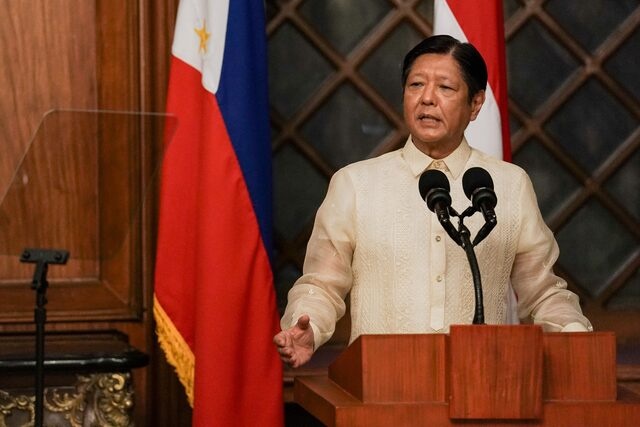 Philippine President Ferdinand Marcos Jr speaks during a joint press conference with Singapore President Tharman Shanmugaratnam, at the Malacanang Palace, in Manila, Philippines, August 15, 2024. REUTERS/Lisa Marie David/Pool/ File Photo
