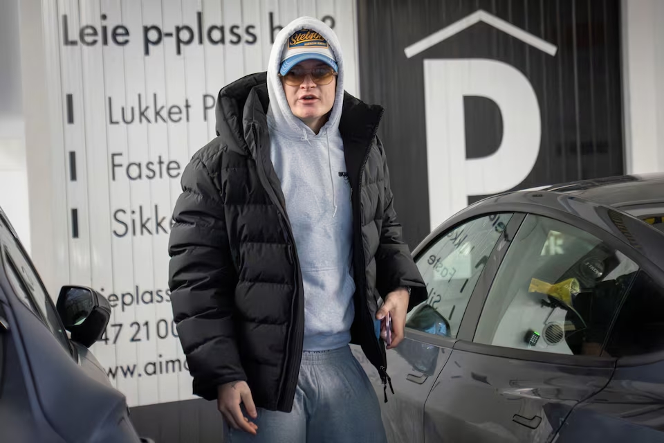 Marius Borg Hoiby is on his way to a meeting with his lawyer in Oslo on Monday afternoon, after he was charged with new offences in Oslo, Norway January 19, 2026. (Reuters)