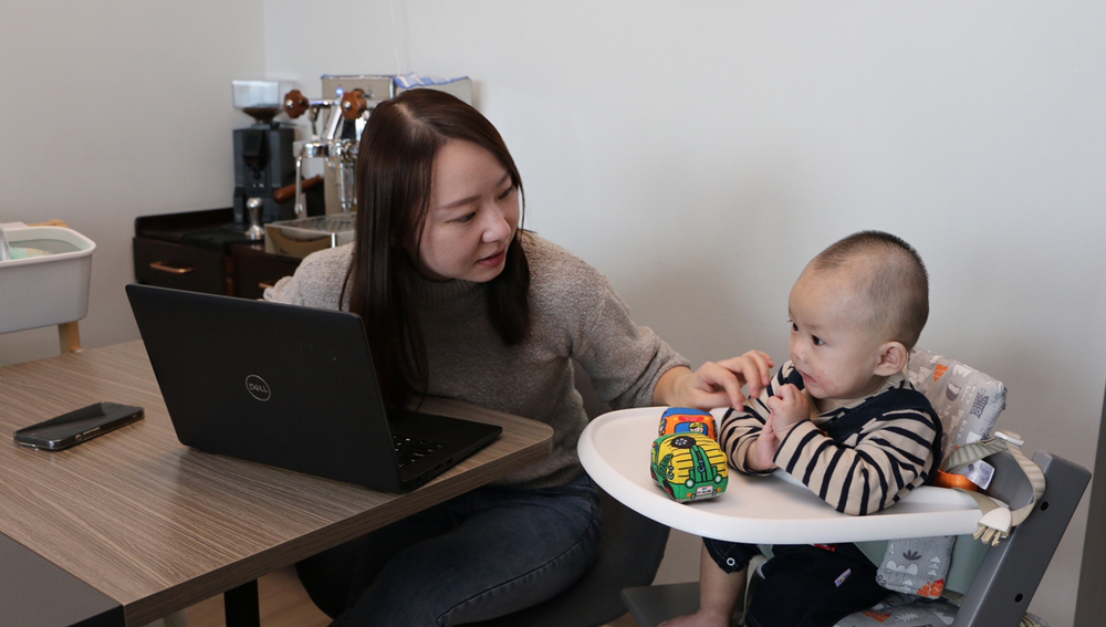 A maternity leave of up to 26 weeks enables Tras to better adapt to her life as a new mother
