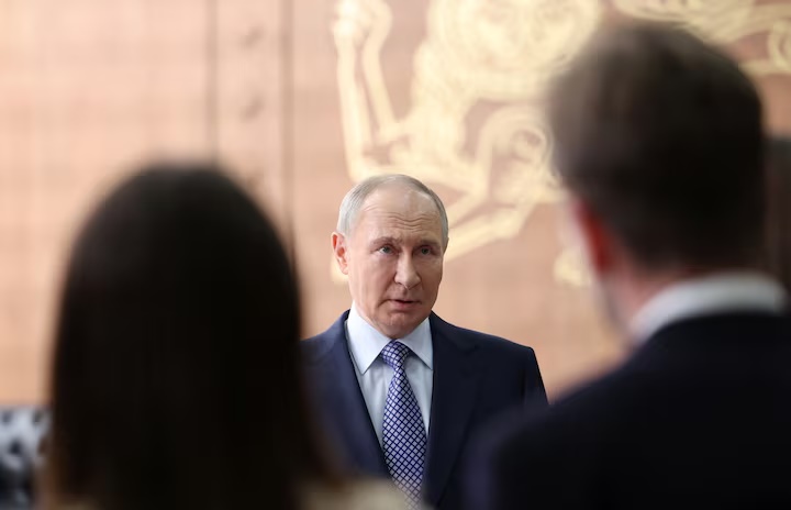 Russia's President Vladimir Putin speaks with journalists during a meeting in Moscow, Russia, April 21, 2025. Sputnik/Vyacheslav Prokofyev/Pool via REUTERS