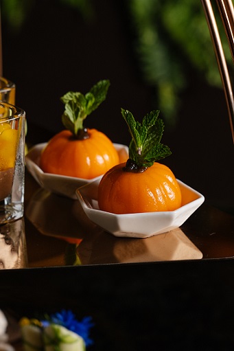 Glutinous rice cake with pumpkin, bird's nest and custard.