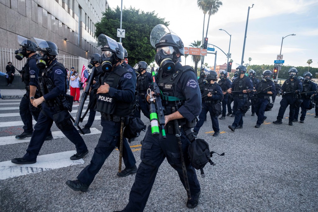 Police officers clear the street outside a federal building after a "No Kings" protest against U.S. President Donald Trump's administration policies, in Los Angeles, California, U.S. March 28, 2026. (Reuters)