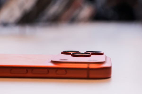A new iPhone 17 Pro Max smartphone is displayed at the Apple store in Beijing's Sanlitun area during the start of sales in Beijing, China September 19, 2025. REUTERS/Maxim Shemetov/File Photo