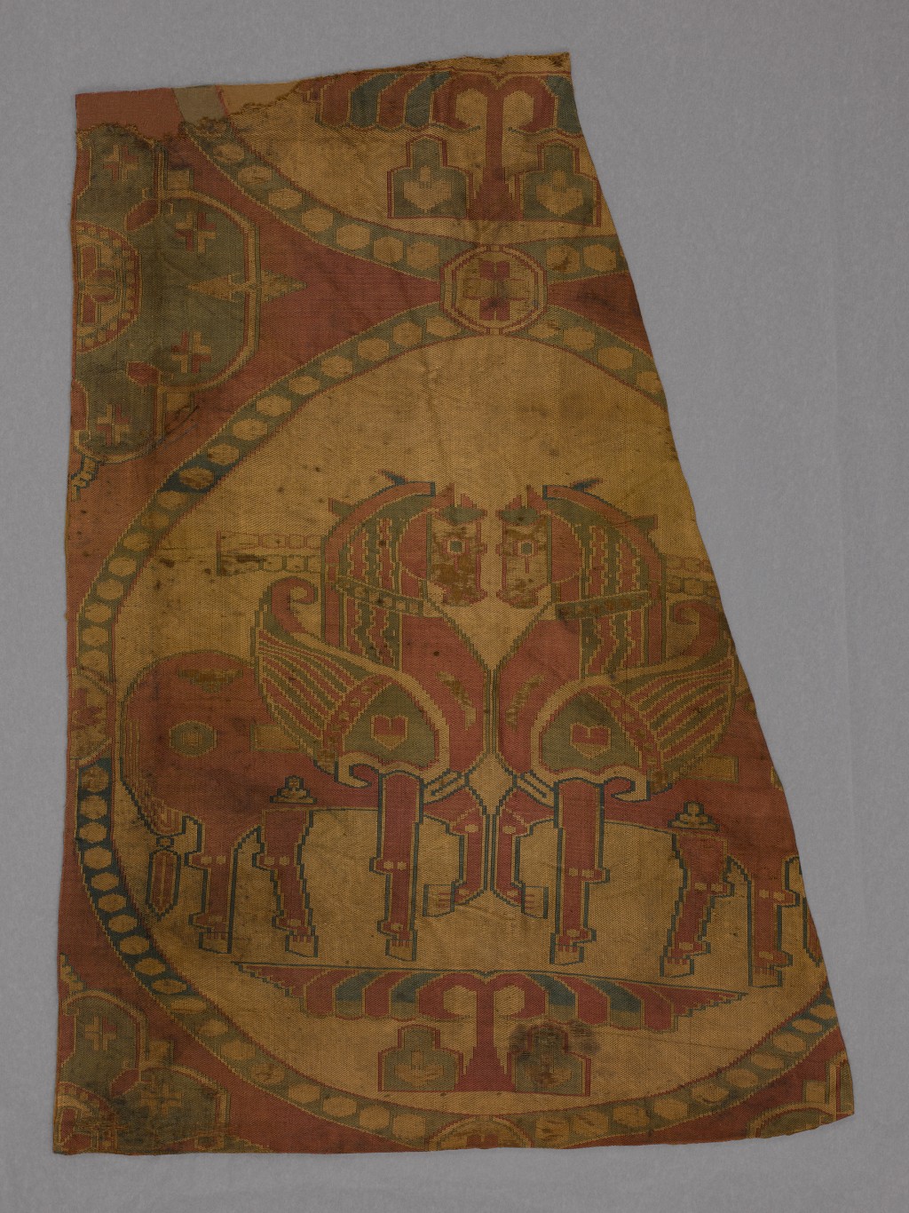 Piece with a pair of facing winged horses in roundels Tang dynasty, about 8th century Weft-faced compound twill (samite), polychrome silk threads The Chris Hall Collection at the Hong Kong Palace Museum, 2025.CH-HKPM.31