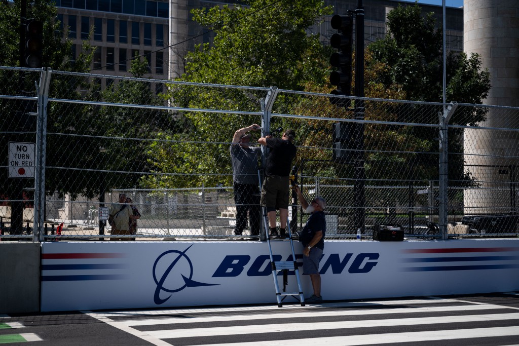 Photo by KENT NISHIMURA / AFP  Workers continue setting up ahead of the Freedom 250 Grand Prix on the National Mall in Washington, DC, on August 19, 2026.