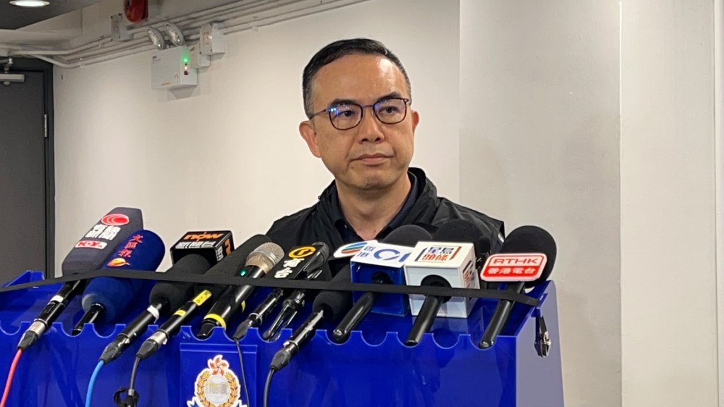 Eastern District Assistant District Commander (Crime) Kwan Chun-ting said the suspect, an information technology professional surnamed Wong, turned himself in at Kowloon City Police Station at around 7.30 pm on Wednesday.