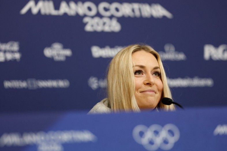 Lindsey Vonn insists she will be at the starting gate for the downhill race at the Winter Games, one week after she ruptured a knee ligament following a heavy crash. AFP