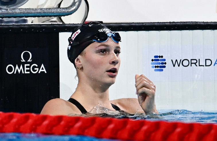 Summer McIntosh fell just short of the world-record time of 2:01.81 in the women's 200 meters butterfly. (AP) 