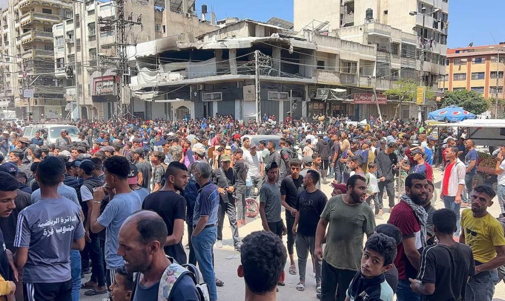 Palestinians wait to receive aid, in Gaza City, May 25, 2025. REUTERS/Stringer/File Photo