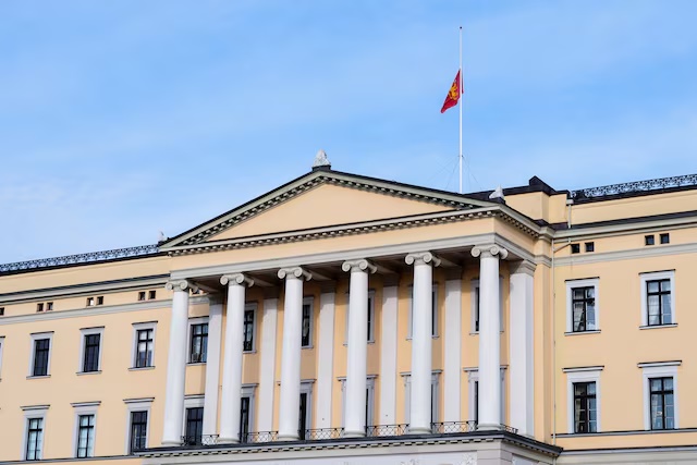 Oslo 20260828. The royal flag at the Palace is flown at half-mast following the death of King Harald V, in Oslo, Norway. Lise Aserud/NTB/via REUTERS