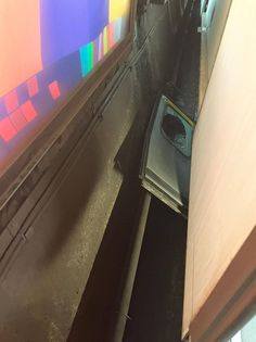 The missing door was fallen in a gap between the train and the track. Photo by Tony Tam on Facebook. 