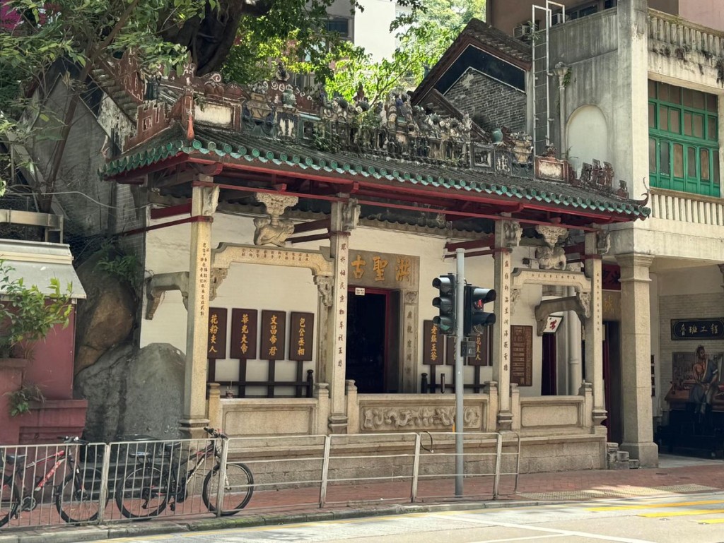 Photo shows the facade of Hung Shing Temple in Wan Chai.