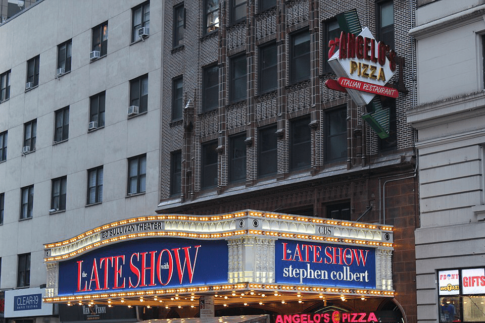 The Ed Sullivan Theater, 1697 Broadway, Manhattan — home of the Late Show since 1993. Photo: Epicgenius, Wikimedia Commons (CC BY-SA 4.0)