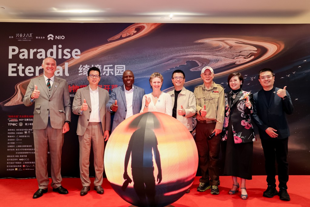 The global debut of “Paradise Eternal” by wildlife photographer Jeffrey Wu was unveiled at HKRI Taikoo Hui.