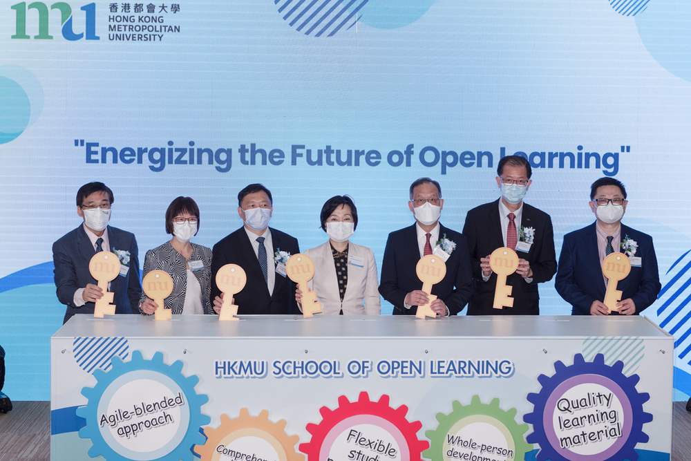 Dr Choi Yuk-lin commends HKMU for opening the door to knowledge for many students Dr Choi Yuk-lin commends HKMU for opening the door to knowledge for many students