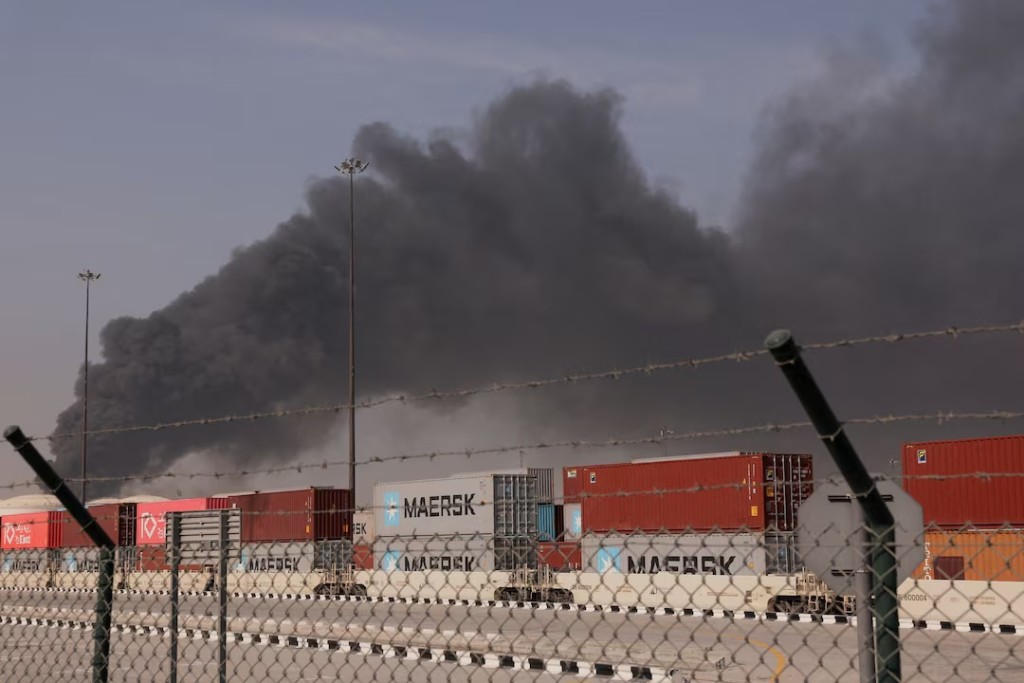 Smoke billows from Jebel Ali port after an Iranian attack, following United States and Israel strikes on Iran, United Arab Emirates, March 1, 2026. REUTERS/Amr Alfiky/File Photo