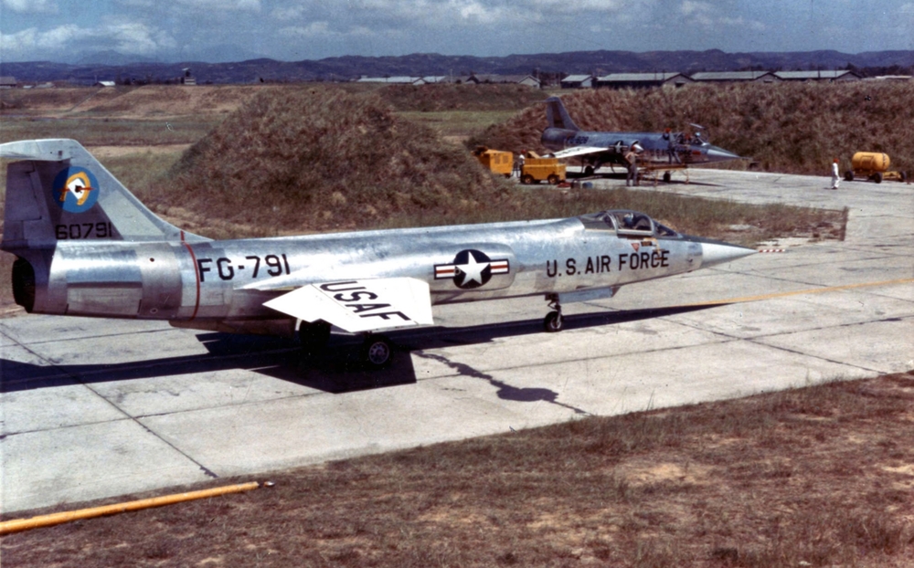 A US Air Force Lockheed F-104A-20-LO Starfighter (s/n 56-0791) of the 83rd Fighter Interceptor Squadron at Taoyuan Air Base, Taiwan, on 15 September 1958, during the Quemoy Crisis.