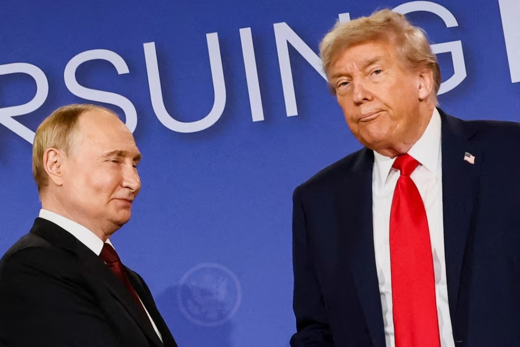 U.S. President Donald Trump looks on next to Russian President Vladimir Putin during a press conference following their meeting to negotiate an end to the war in Ukraine, at Joint Base Elmendorf-Richardson, in Anchorage, Alaska, U.S., August 15, 2025. (REUTERS/Kevin Lamarque)