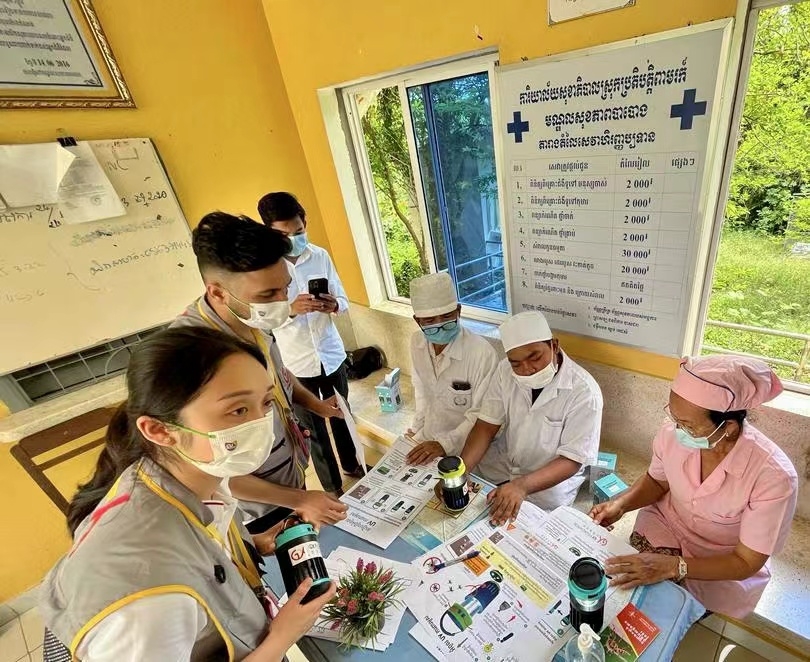 GX Foundation team visited the Prey Veng Provincial Hospital, Neak Loeung Hospital, and Bakong Health Centre with the two interns to understand the local health care context, and conducting the vector-borne disease community education programme. GX Foundation team visited the Prey Veng Provincial Hospital, Neak Loeung Hospital, and Bakong Health Centre with the two interns to understand the local health care context, and conducting the vector-borne disease community education programme.